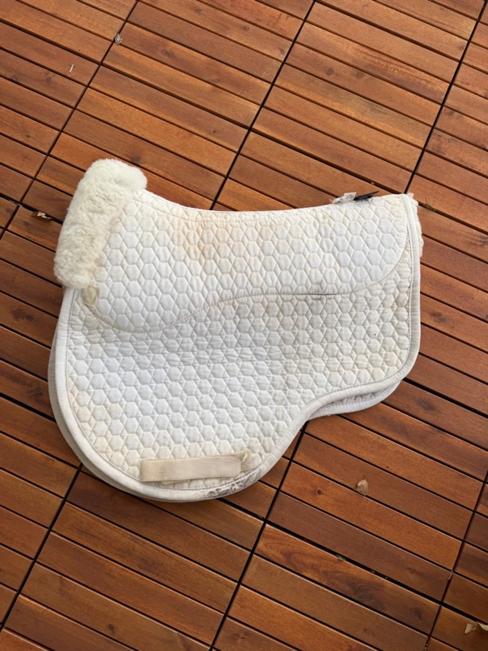 E. A. Mattes GOLD EuroFit Pad with Bare Flaps white with sheepskin size medium - Picture 2 of 7